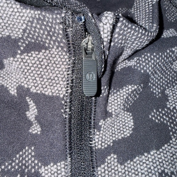 Lululemon Run Briskly 1/2 Zip - Picture 2 of 4